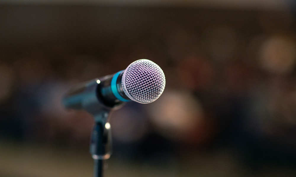 Paura di parlare in pubblico? 7 trucchi per sconfiggerla