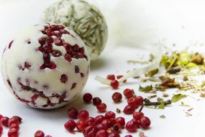 Gli effetti benefici di frutta rossa e arachidi