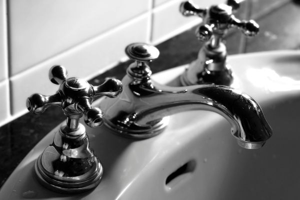Come smontare un rubinetto a manopola