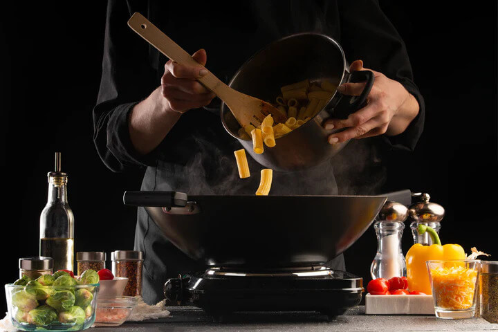 Padella wok, la millenaria padella cinese ideale per ogni tipo di cibo e cottura