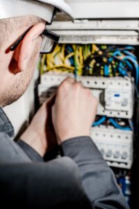 Come Cambiare un Magnetotermico: Guida per l'Installazione e la Sicurezza